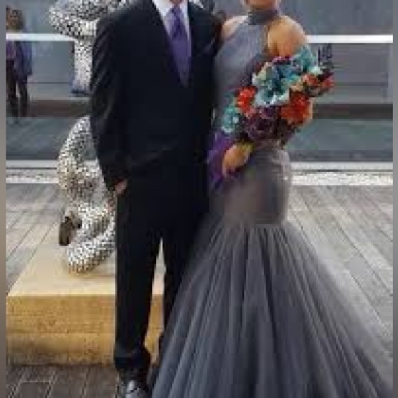 Sherri Hill Gun Metal Halter Gown Mermaid Trumpet Formal Gown Excellent Size 4 - Picture 8 of 9